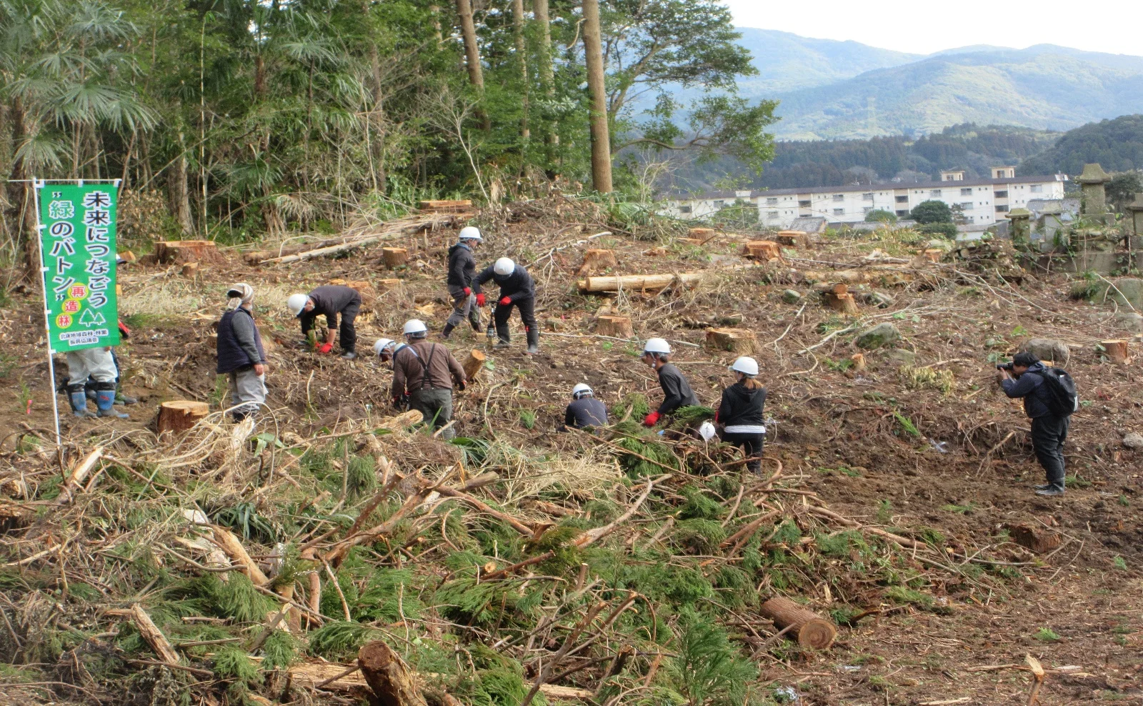 林福連携による森林づくり・植栽作業
